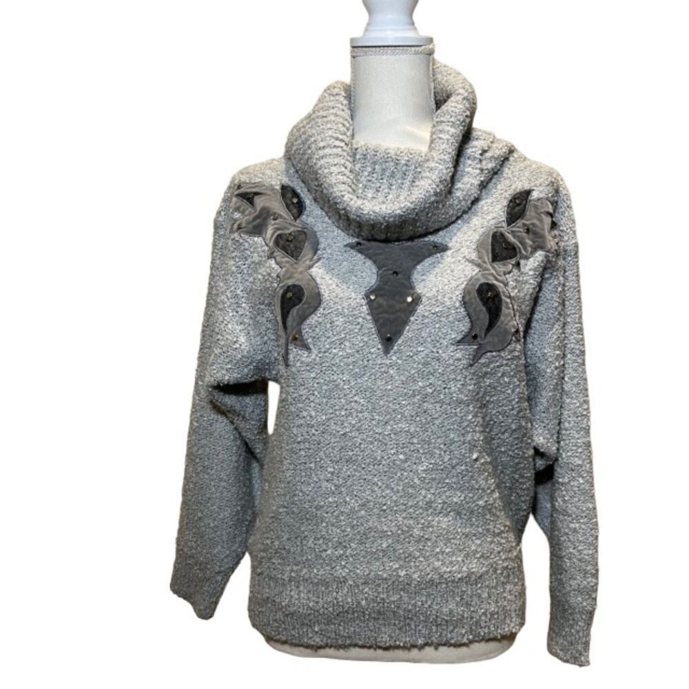 Le Chois Women's Vintage Applique‎ Embellished Taupe Sweater Size Medium